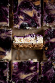 Marmorierter Blaubeer-Cheesecake (Close Up)