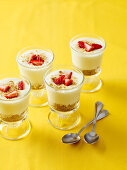 Mini cream cheese cake with strawberries served in glasses