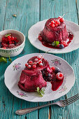 Spiced mulled wine cakes with berries