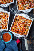 Pasta bolognese bake with cheese