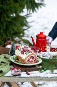Cranberry-Gewürzkuchen-Roulade zu Weihnachten