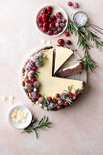 Cranberry-Gingerbread-Kuchen mit weißer Schokolade