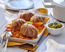 Kalbsroulade mit Kürbisschnitzen und Gremolata