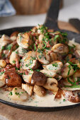 Mushrooms and cream with bacon