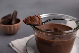 Vegan coconut-chocolate spread