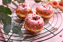 Donuts gefüllt mit veganer Vanillebuttercreme