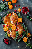 Gebratenes Huhn mit Cranberry und Mandarinen