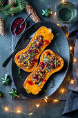 Gefüllter Butternut-Kürbis für Weihnachten