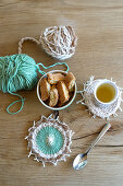 Woven coasters, cup of tea and cantuccini