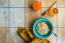 Porridge with honey