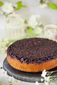 Crumbled blackcurrant cake