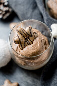 Gingerbread mousse with cream and chocolate