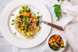 Veganer Kartoffelstampf mit Tofu, Kichererbsen und Spinat