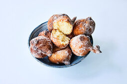 Mutzenmandeln (small doughnuts)