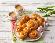Easter rolls with honey and rum