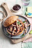 Pulled Pork-Burger mit Barbecuesauce