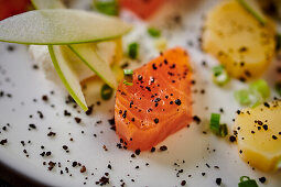 Lachs mit Apfel und Kartoffeln