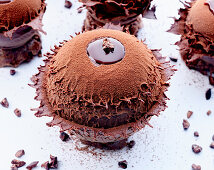 Schokoladenmousse-Törtchen mit Glasur