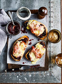 Crostini with cherry chutney, bacon and cheese