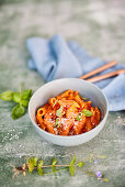 Penne mit Tomatensauce und Knoblauch