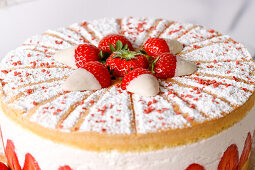 Strawberry crem cheese cake