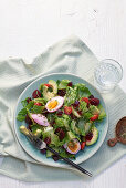 Marbled eggs with salad