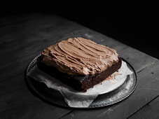 Schokoladenkuchen mit Schokoladen-Frosting