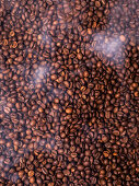 Roasted coffee beans (full screen)