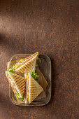 Thunfischsandwiches mit Salsa Verde