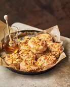 Glutenfreie Cornflakes-Honig-Scones