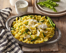 Elbow noodles with zucchini, peas and herb yogurt