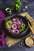 Red cabbage salad