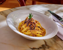 Tagliatelle mit Kalbsragout und Pilzen