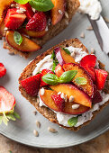 Summer Bruschettas with Cream Cheese and fresh fruit