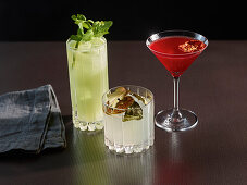 Cocktails: Absinthe Mula, Quentin (Tequila und Tomatensaft und Menage Atrois (Wodka und Limette)