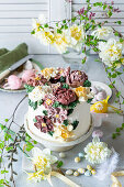 Blumen-Buttercremetorte zu Ostern