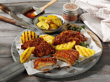 Gegrillte Spareribs mit Ananas