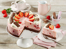 Strawberry Frozen Yogurt Cake