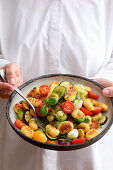 Gnocchi-Salat 'Caprese' mit Zucchini, Tomaten und Mozzarella