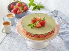 No-bake strawberry and mint cake