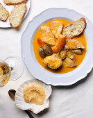 Französische Fischsuppe mit Pastis und Fenchel, dazu Rouille