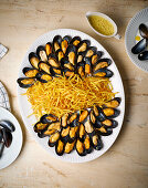 Moules frites (mussels with potato sticks)