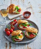 Choux pastry with eggs and ham