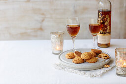 Vin Santo and amaretti