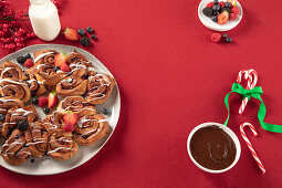 Sweet bread ring and chocolate fondue
