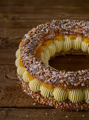 Paris brest - Brandteigkranz mit Haselnusskrokant und Buttercreme