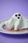 Spooky white Halloween ghosts made from butter and sugar