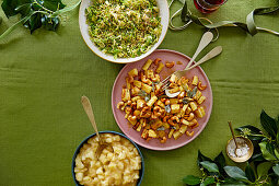 Geröstete Pastinaken mit Cashewnüssen, Apfelkompott aus Cornwall, Honig-Sojasprossen