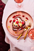Schoko-Brownies mit Himbeercreme zum Valentinstag