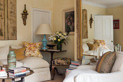 Classic living room with turquoise ceramic vase and French chinoiserie screen from the 19th century